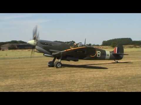 Nigel Lamb displays the Spitfire Mk.IX - Breighton