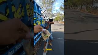 Download lagu A touching moment when a former truck driver meets a fellow soldier ‼️‼️#driver #friend #bestfrie... mp3
