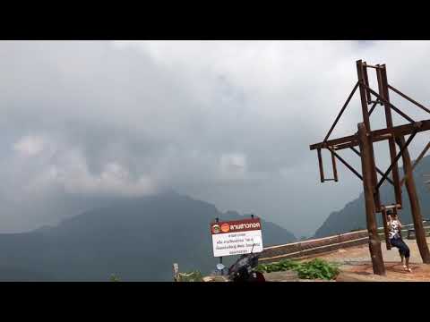 ลานสาวกอด