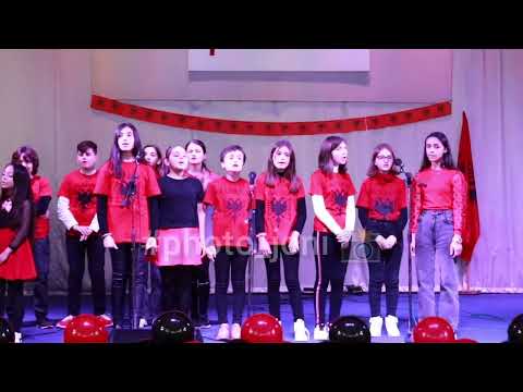 Nga fëmijet e Rrëshenit. me rastin e festave te nentorit #photo_joni  #rreshen #mirditë #albania