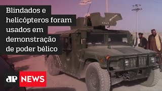 Talibã faz desfile militar com helicóptero, blindados e armas dos Estados Unidos