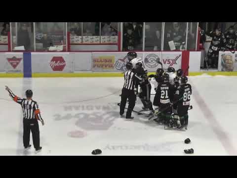 Sammy Carbonneau Agresseur (5 minutes) sur Maxime Mathieu - 07-02-25