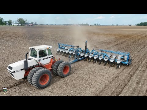 Planting Soybeans with a JI Case 4690 Tractor & Kinze Planter | Greenville Ohio