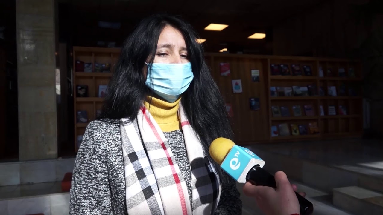 Край на 72-часовата карантина на книгите, дезинфекцират ги в модерна машина
