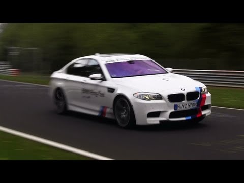 BMW M5 F10 RingTaxi vs. BMW M3 E92 on the Nordschleife!