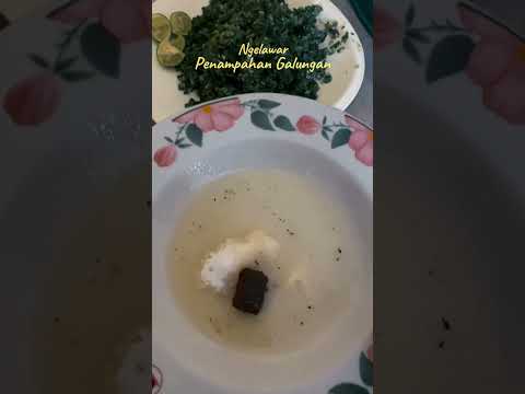 Ngelawar di Penampahan Galungan #penampahan #lawarbali #bali #kuliner