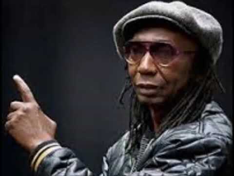 Thomas mapfumo. Hurukuro featuring Ephraim Karimaura on lead guitar