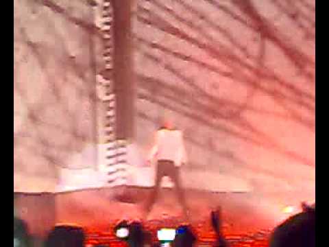 Mika live @ Mediolanum Forum, Milano - Rain.mp4