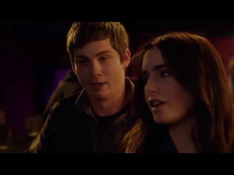 [1080p] Stuck in Love - Lou and Samantha "Is Dear Mr. Henshaw your favorite book too?"