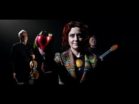 Lucia Šoralová & NEREZ- Páslo dievča pávy - Perinbaba a dva světy (2023) HD #musicvideo