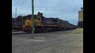 preview picture of video 'Grain train loading at Woomelang Victoria.  Australian Trains'