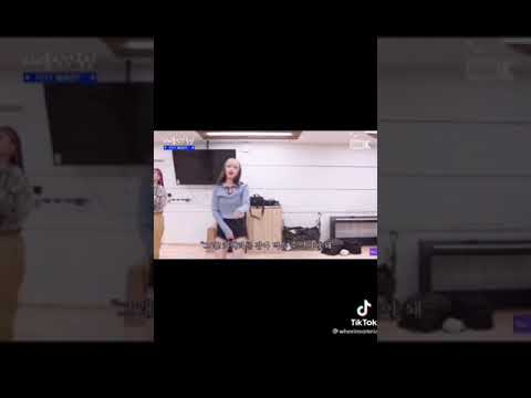 Itzy dancing and vibeing on 4Minute Crazy 🤪