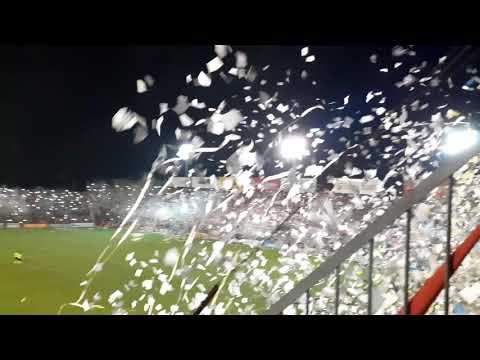 "TREMENDO RECIBIMIENTO..!!! ðŸ‡¦ðŸ‡¹ San Martín de Tucumán Vs Sarmiento de Junín" Barra: La Banda del Camion • Club: San Martín de Tucumán