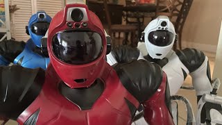 Download lagu Robot roaming (featuring Robosapien V2 and mip) mp3