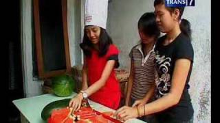 preview picture of video 'Watermelon crispy fruit chips, by Keripik Buah Bu Noer'