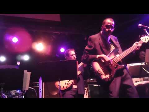 Bass player live!!2011 - James Jamerson Jr 7