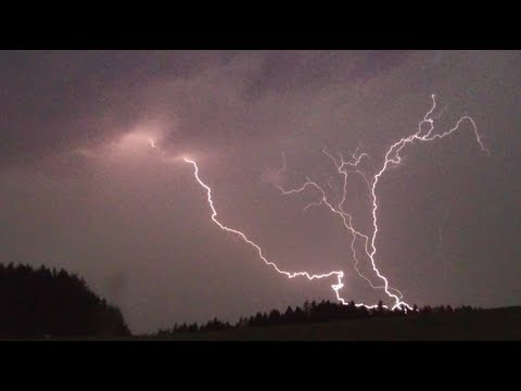 Sestřih blesků z bouřky nad Vysočinou