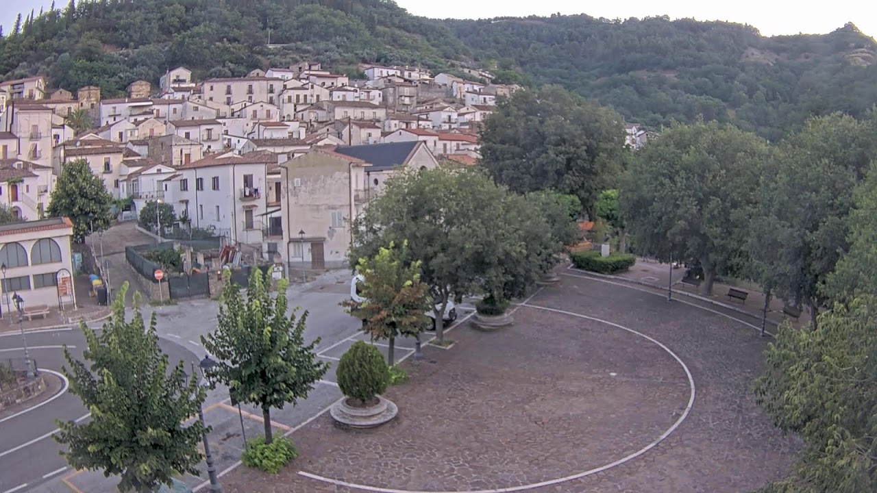 Live webcam view of Calvera Village Square