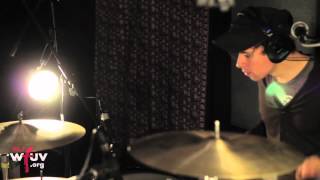 Fanfarlo - &quot;Feathers&quot; (Live at WFUV)