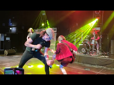 AC/DC UK - Shoot to Thrill (AC/DC, 1980)