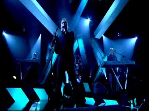 OMD on Jules Holland   Kissing the machine & Enola gay  PT 2