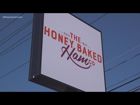 Lines of people getting ready for Thanksgiving