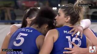 braço impressionante e rápido de PERUANA Angela Leyva.