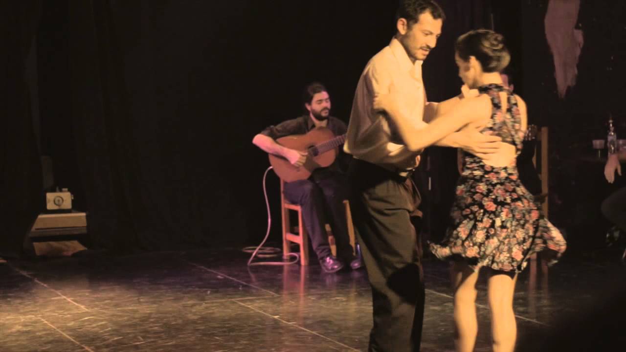 Marina Kenny y Ezequiel Merlo bailan junto a Juan Villarreal y Patricio Crom - MILONGA DEL DON
