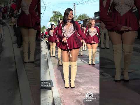 laura hermosa cachiporrista de la banda musical de BERLIN usulutan