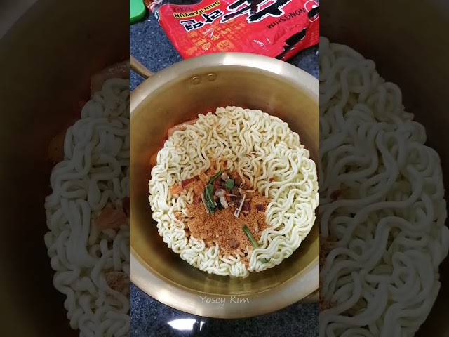 Vídeo relacionado con YIJIA | Ramen Coreanos Kimchi 120g - Instant Noodle Ramen Corea