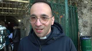 pellegrini-davanti-alla-grotta-di-lourdes-ad-ariano-come-ogni-11-febbraio