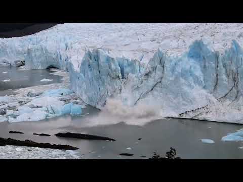 2024: Falling ice off Glacier Perito Moreno in Argentina Patagonia