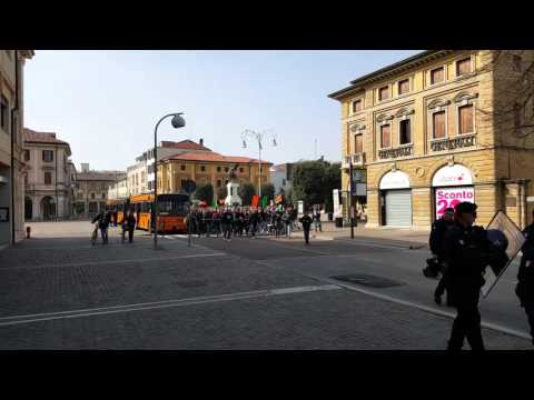curva sud veneziamestre corteo piazza mogliano. parte1