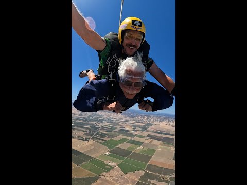 101-year-old WWII veteran skydives for his birthday