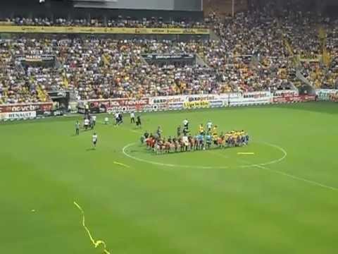 29.04.2012 SG Dynamo Dresden - St.Pauli - Einlauf Spieler