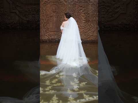 Unos novios deciden casarse pese a que la iglesia estaba inundada en Filipinas #shorts