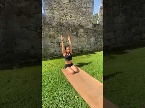 Bajo La Luna En Vivo - Yoga