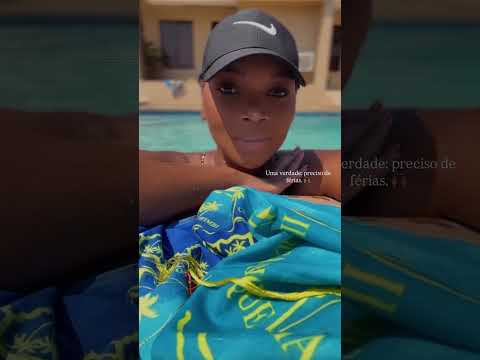 JECKCY SURGE SUPER DESLUMBRANTE REFRESCANDO NA PISCINA