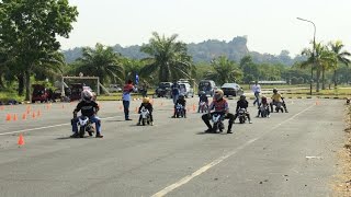 preview picture of video 'Batu Kawan Pocketbike Fun Race 12th Feb 2012'