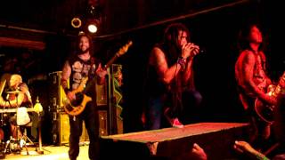 Nonpoint &#39;Crazy&#39; 05-18-11.MOV