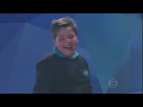 Faustão toma banho de pipoca ao vivo | Domingão do Faustão