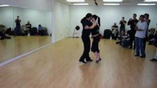 Dancing the Argentine Tango - Demo Romantic style Tango - Oscar Mandagaran & Georgina Vargas