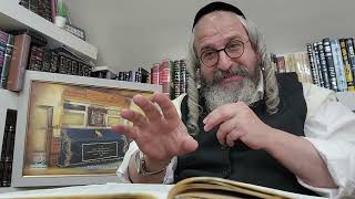 שיעורים קצרים הכנה לאורות ימי הפורים תשפ"ו – ביידיש – 7 – ע"פ אוצר היראה 'תשובת השנה' – פורים אות לד (הרב מוטה פראנק) - התמונה מוצגת ישירות מתוך אתר האינטרנט יוטיוב. זכויות היוצרים בתמונה שייכות ליוצרה. קישור קרדיט למקור התוכן נמצא בתוך דף הסרטון