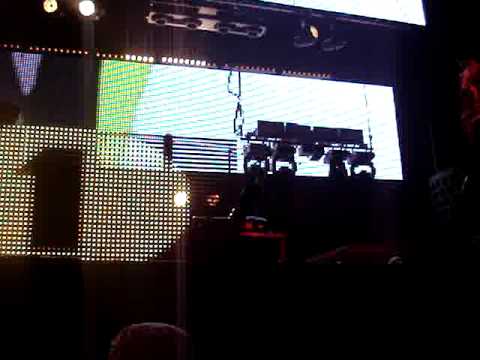 Eric Prydz, Cream Ibiza 2009 - Ribbon cannon to the leg!! Ouchie!!