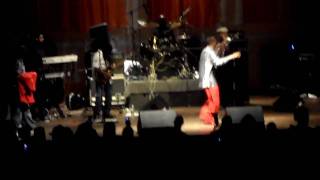 Sanchez performs Pretty Girl LIVE!