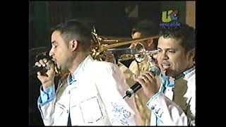 LA ARROLLADORA BANDA EL LIMON - SI TU AMOR NO VUELVE Y HUELE A PELIGRO (EN VIVO 2006)