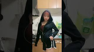 【オススメ最新動画】キッチンでダンス( *´艸｀)最新#jk  #youtuber  #trending   #tiktok ＃恋中真央 ＃おすすめ