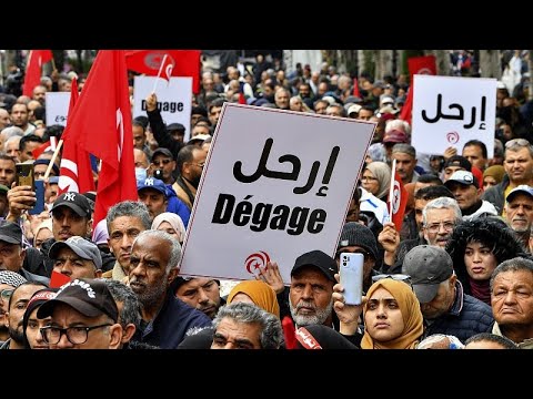 شاهد احتجاجات ضد الرئيس التونسي قبل أسبوع من انتخابات برلمانية