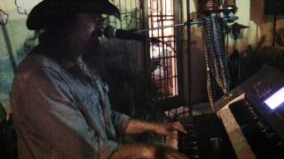 LEE PONS doing Leon Russell.MOV