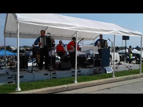 Ryan Kautzer and the Pekols perform : Blatnik the Polka Pal